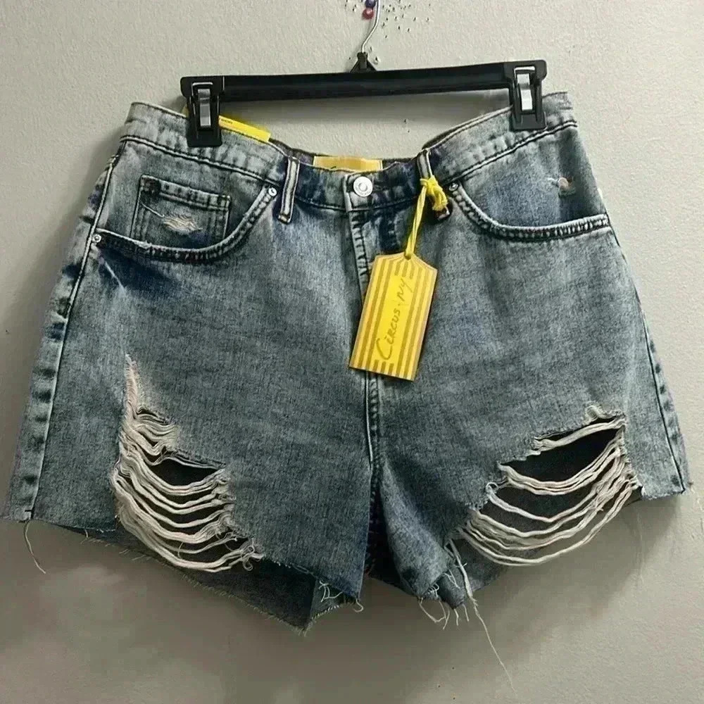 CIRCUS. NY HIGH RISE DENIM SHORTS